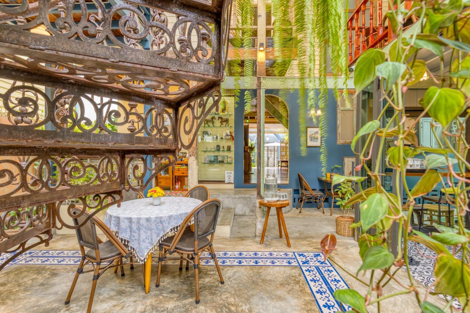 방콕 Priya Boutique House B&B 외부 사진